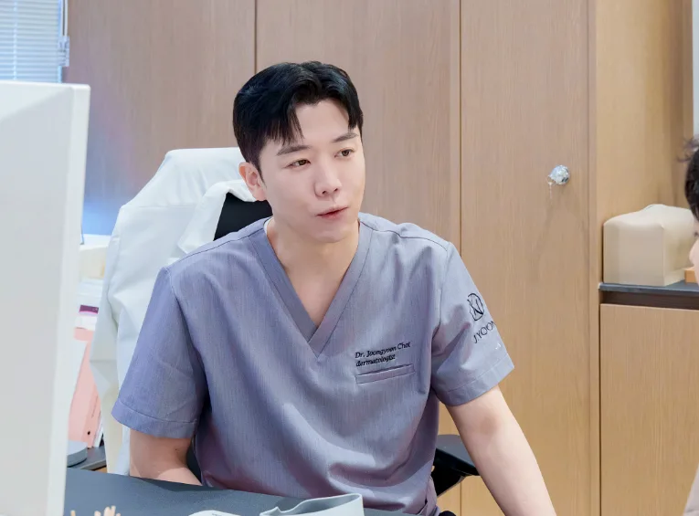 제이윤피부과 써마지 상담 장면